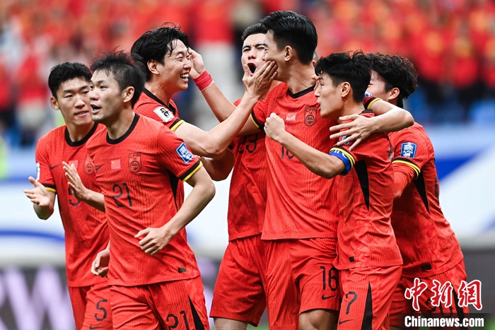 世预赛18强赛：多一人作战却遭绝杀 国足遭遇两