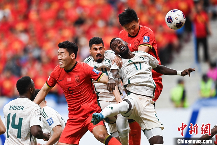 世预赛18强赛：多一人作战却遭绝杀 国足遭遇两