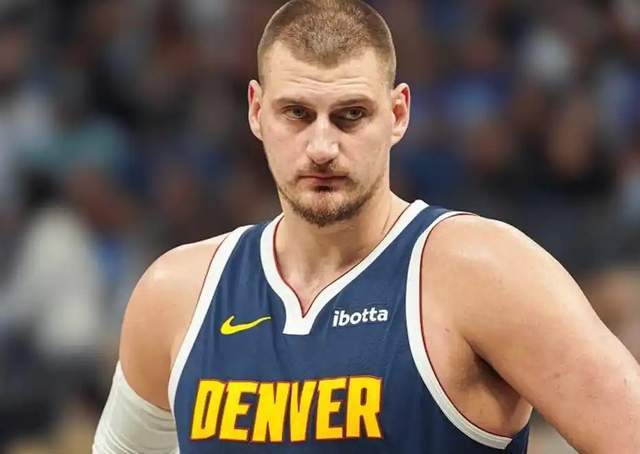 约基奇连续两年场均三双追平威少创历史纪录