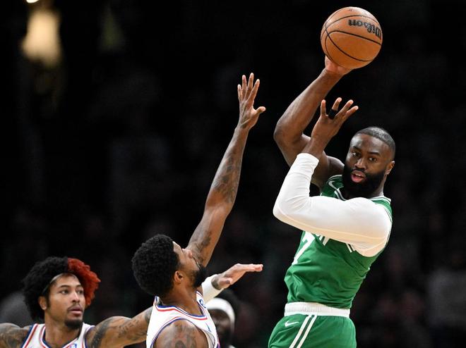 76人逆转绿军扳平大比分 埃奇库姆创历史神迹