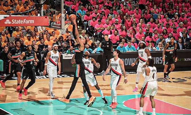 文班亚马35分率马刺轻取开拓者 阿夫迪亚20分难救